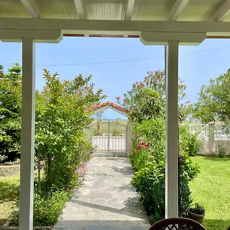 Nina Holidays Vakantiehuis Paralia Sikias